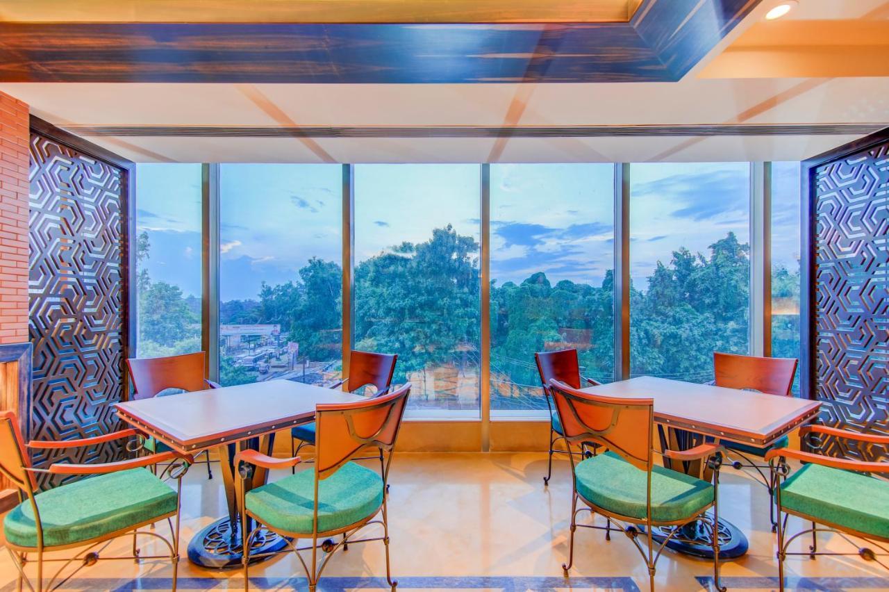 Radisson Blu Gorakhpur Hotell Exteriör bild